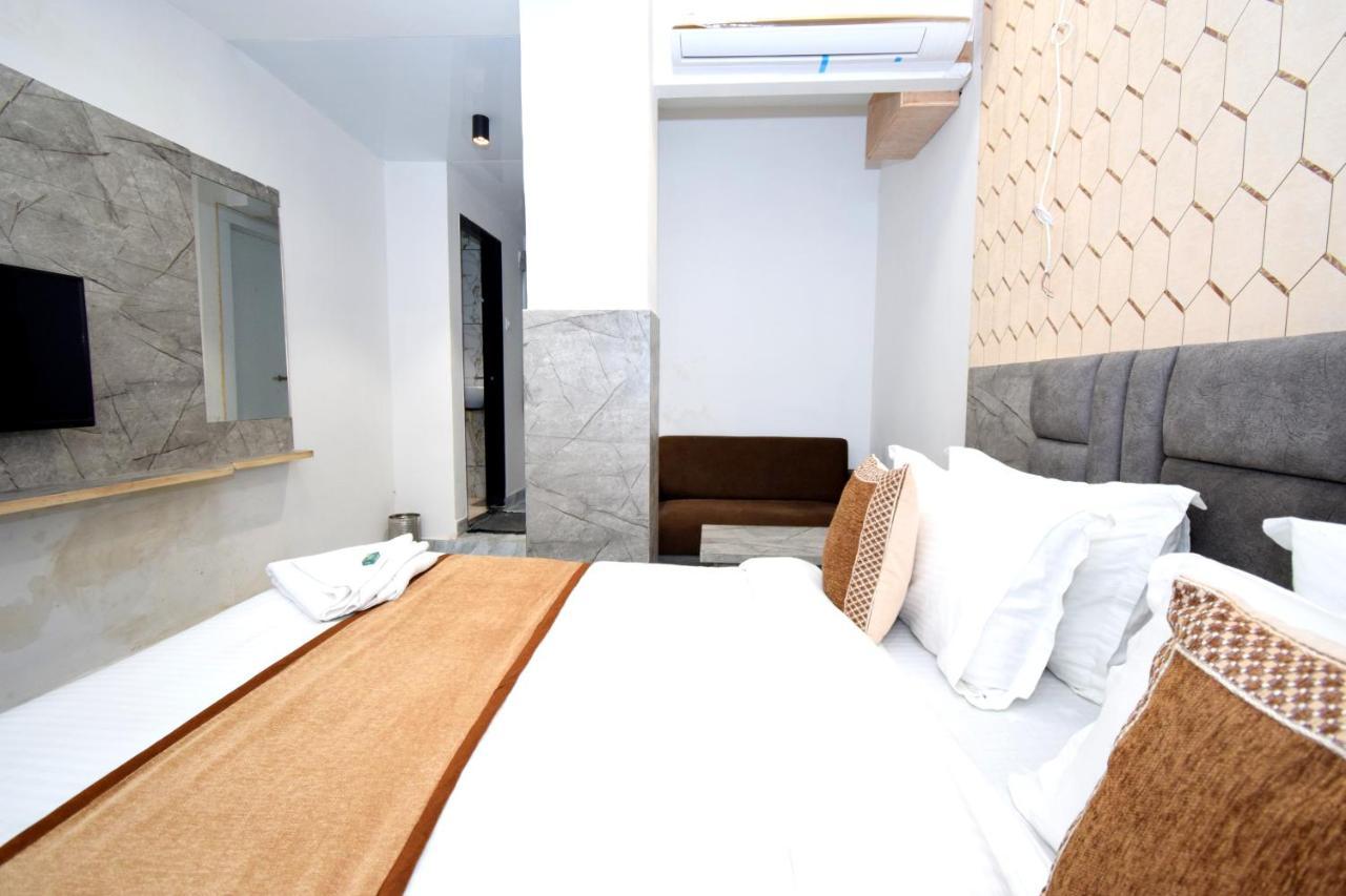 Hotel A1 Vastrapur アーメダバード エクステリア 写真