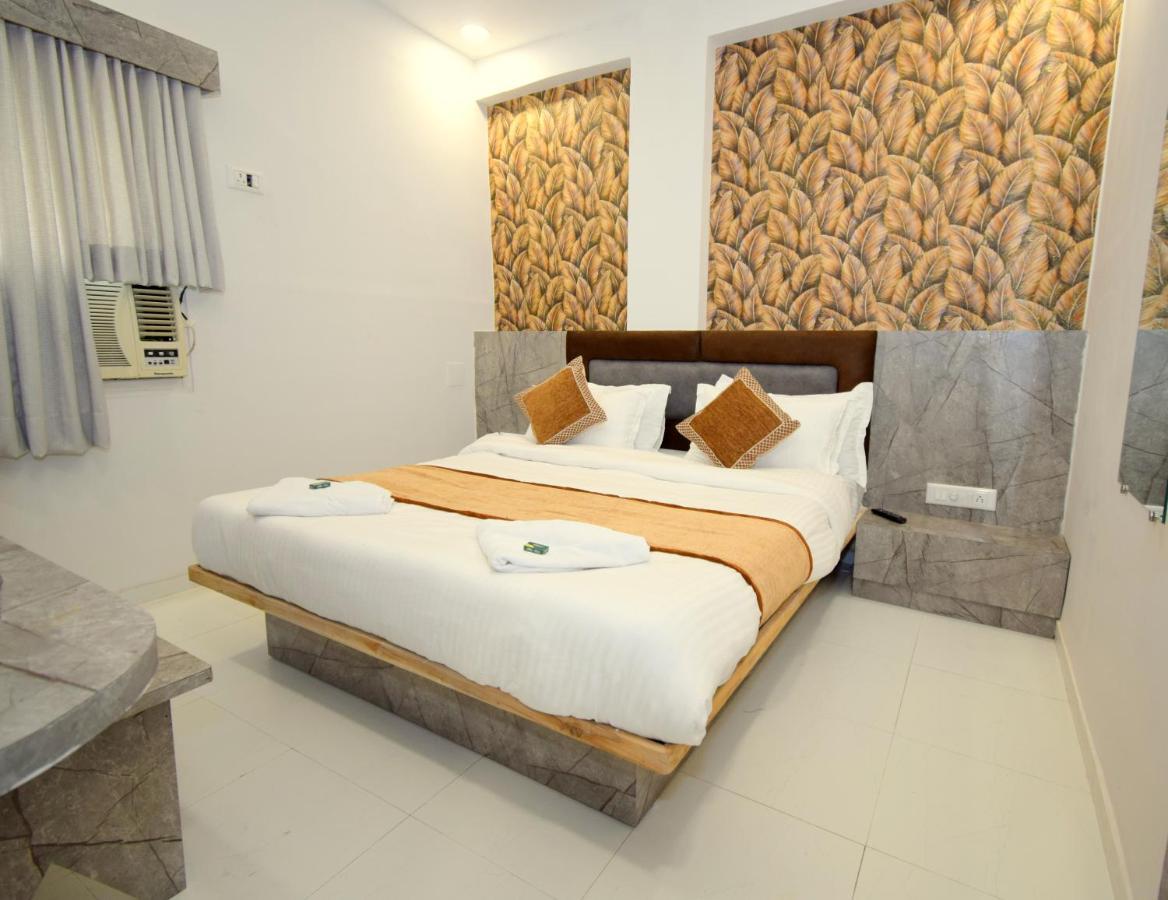 Hotel A1 Vastrapur アーメダバード エクステリア 写真