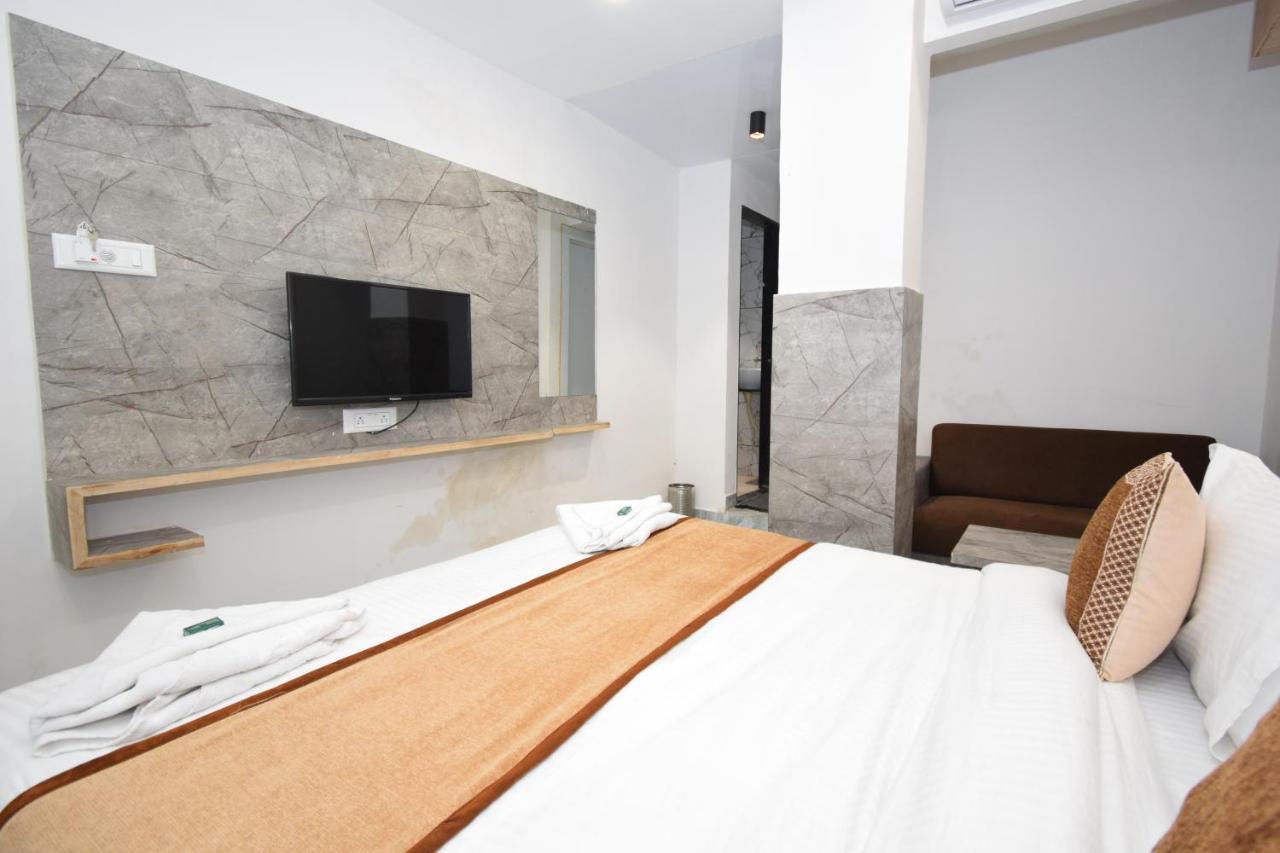 Hotel A1 Vastrapur アーメダバード エクステリア 写真