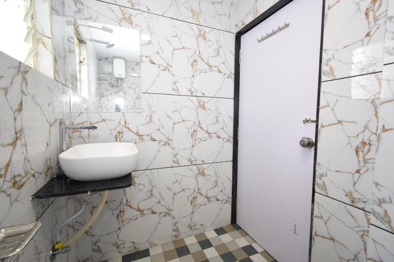 Hotel A1 Vastrapur アーメダバード エクステリア 写真