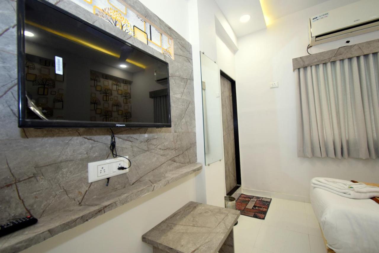 Hotel A1 Vastrapur アーメダバード エクステリア 写真