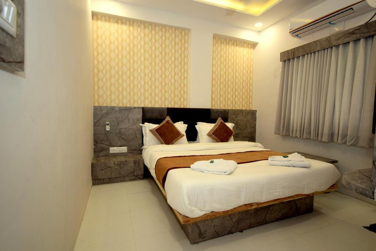 Hotel A1 Vastrapur アーメダバード エクステリア 写真