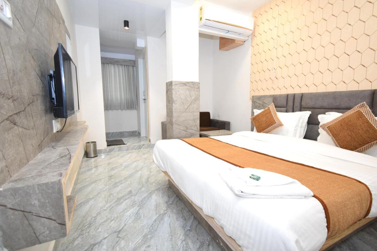 Hotel A1 Vastrapur アーメダバード エクステリア 写真