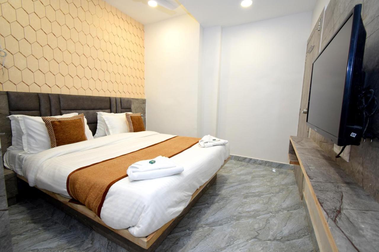 Hotel A1 Vastrapur アーメダバード エクステリア 写真