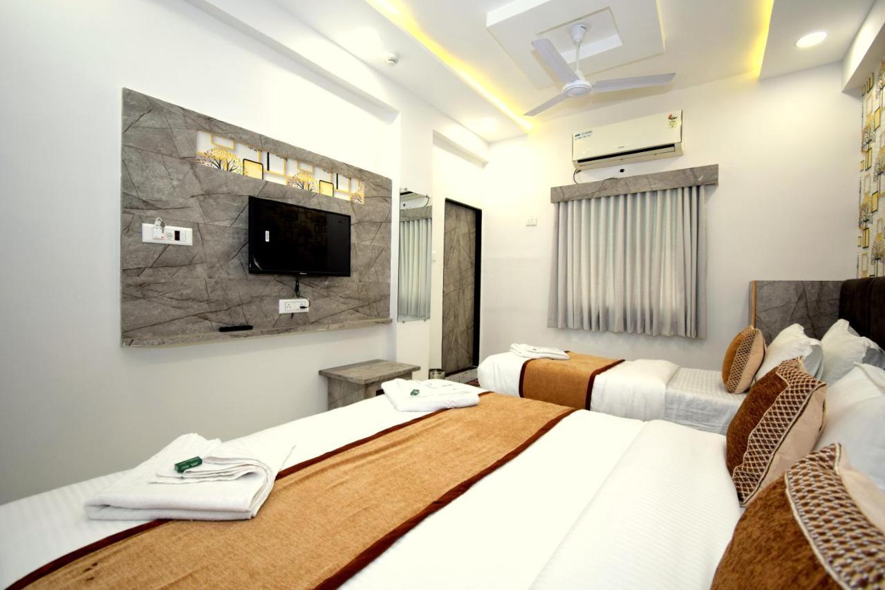 Hotel A1 Vastrapur アーメダバード エクステリア 写真