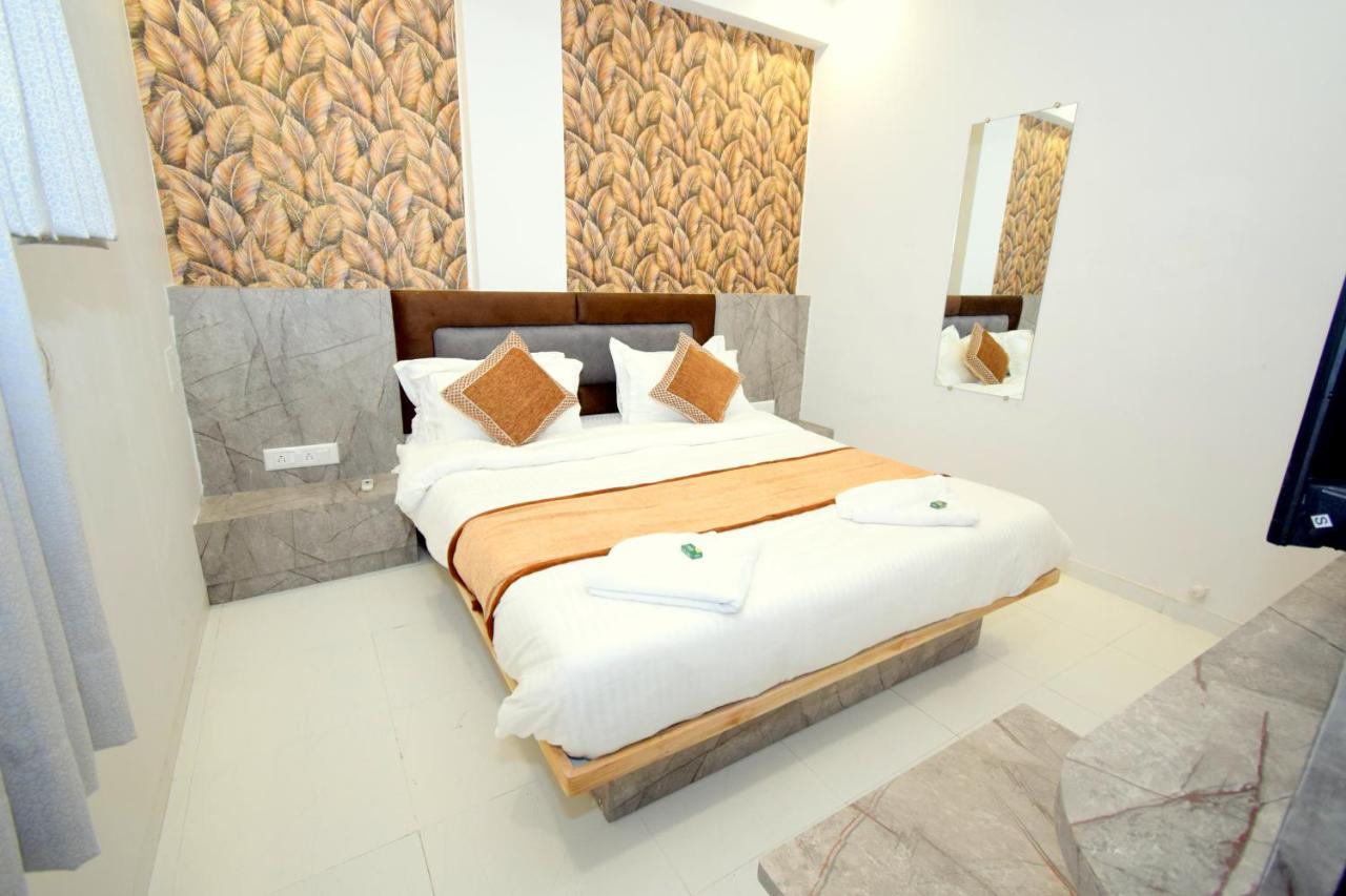 Hotel A1 Vastrapur アーメダバード エクステリア 写真