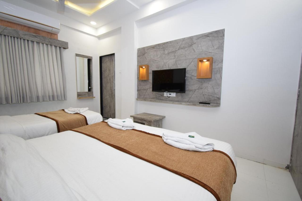 Hotel A1 Vastrapur アーメダバード エクステリア 写真