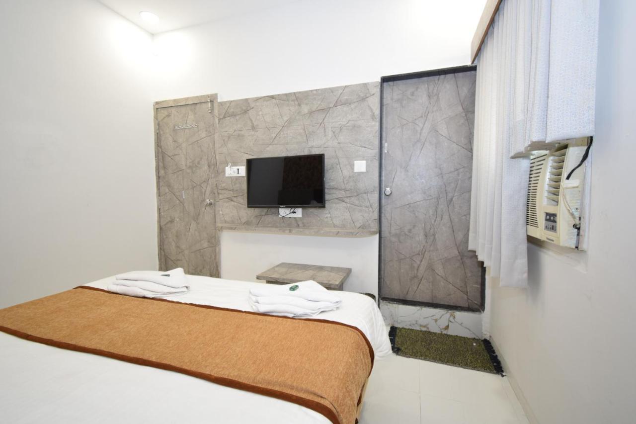 Hotel A1 Vastrapur アーメダバード エクステリア 写真