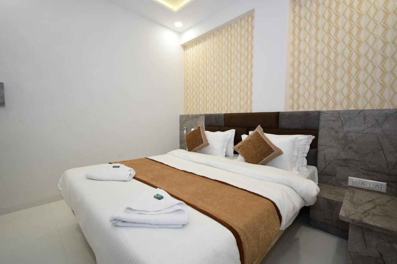 Hotel A1 Vastrapur アーメダバード エクステリア 写真