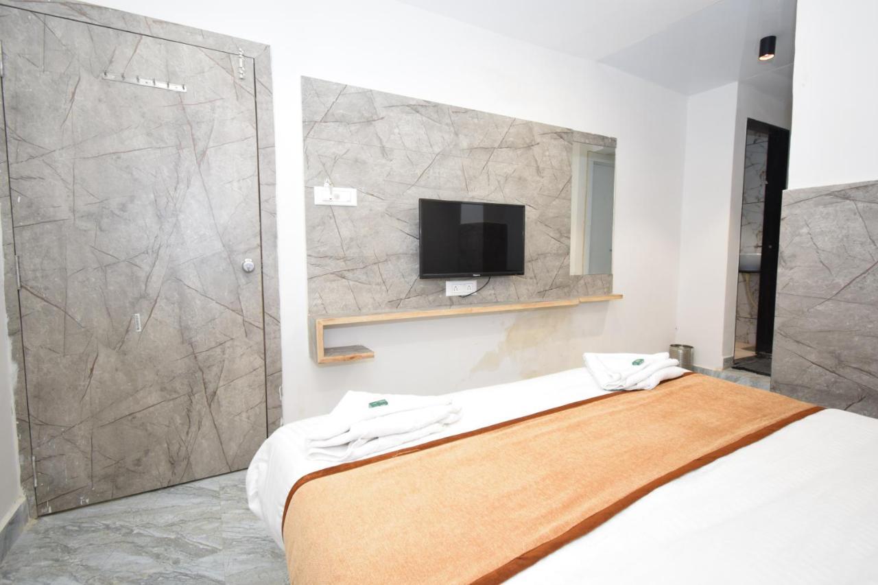 Hotel A1 Vastrapur アーメダバード エクステリア 写真