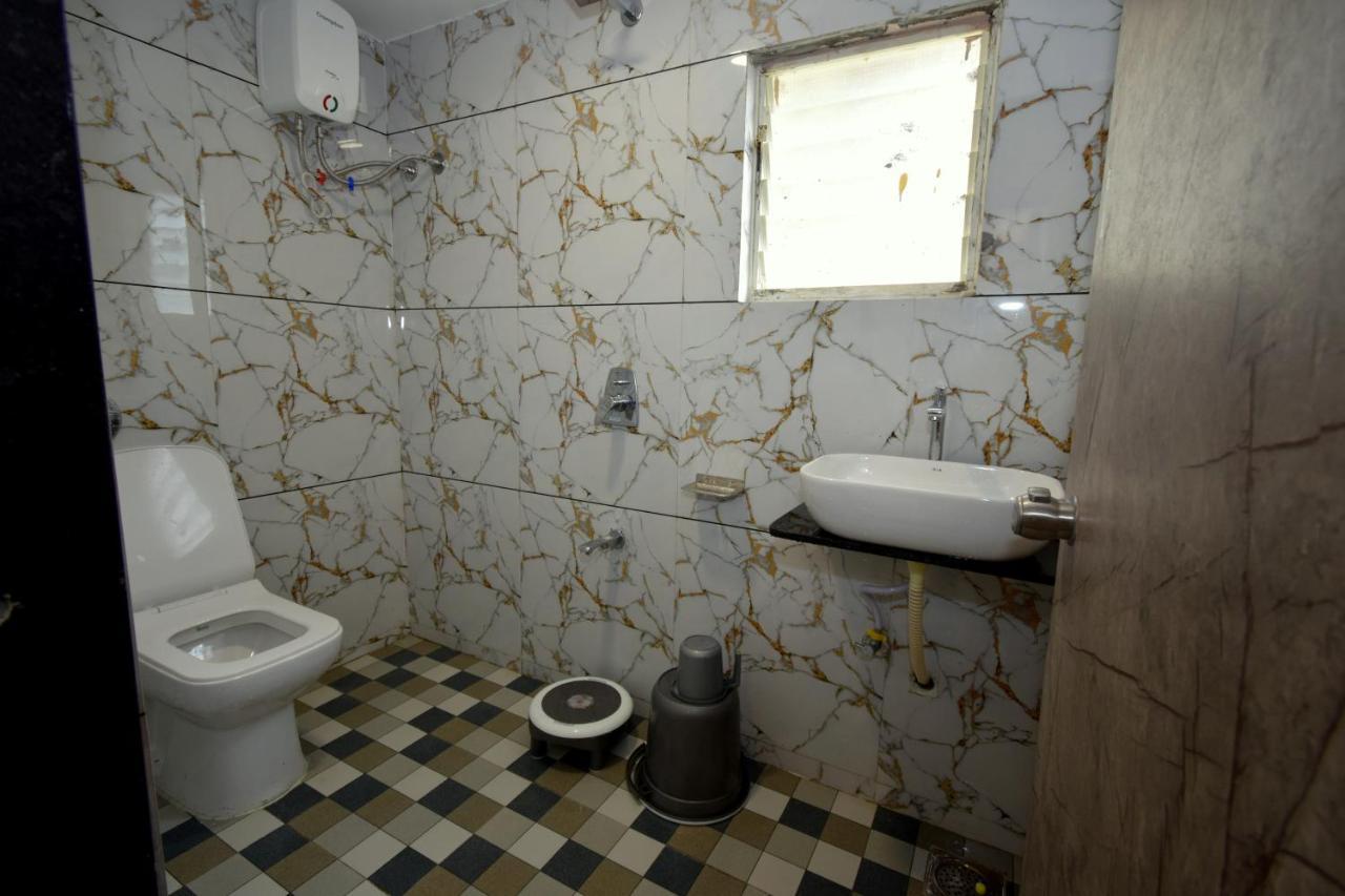 Hotel A1 Vastrapur アーメダバード エクステリア 写真