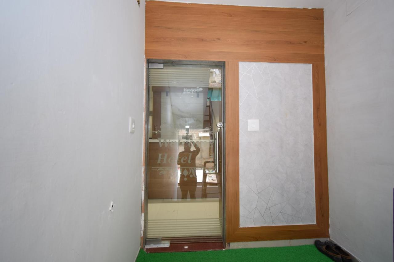 Hotel A1 Vastrapur アーメダバード エクステリア 写真