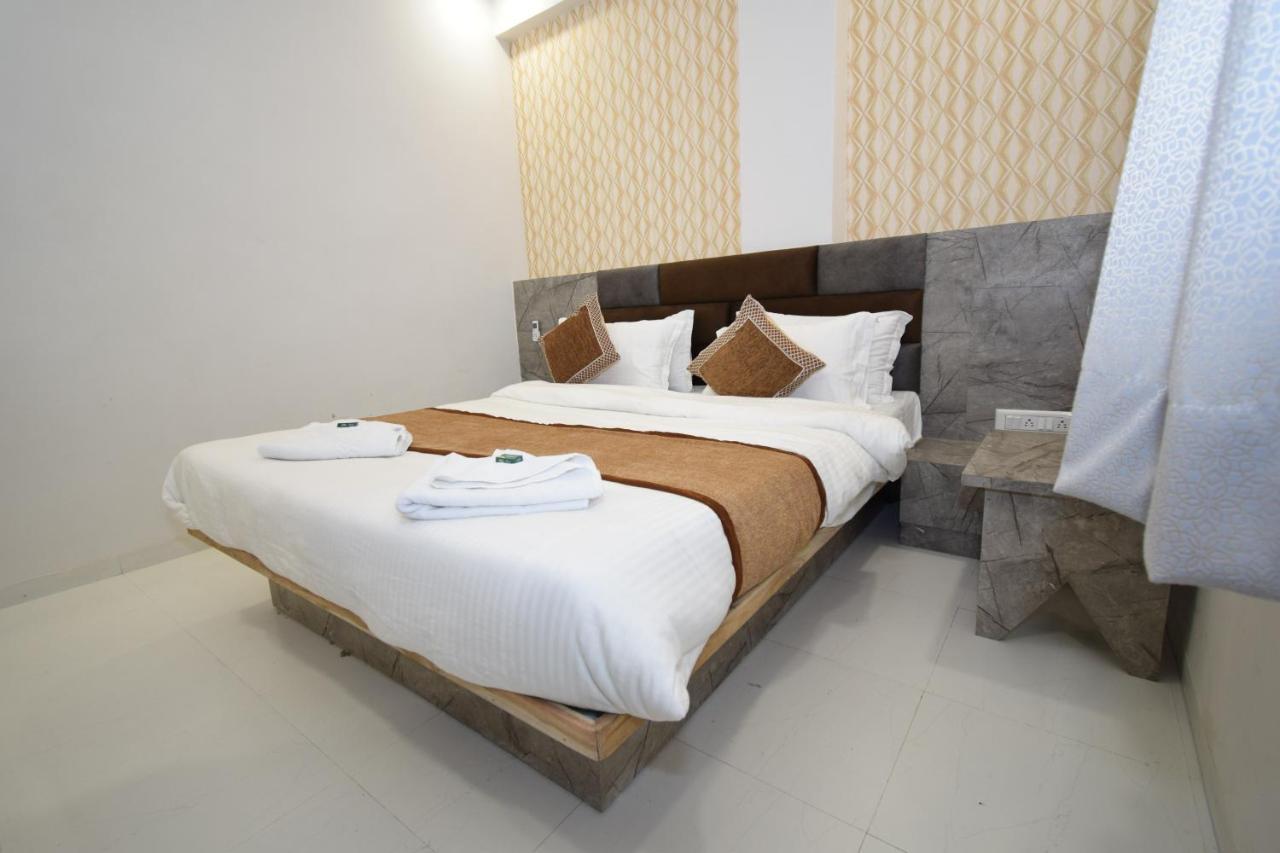 Hotel A1 Vastrapur アーメダバード エクステリア 写真